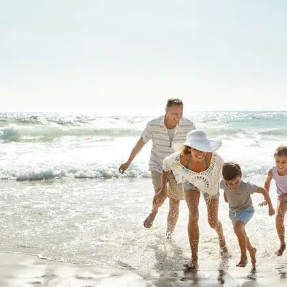 Famille sur la plage nord d'Argelès-sur-Mer - Camping Beauséjour